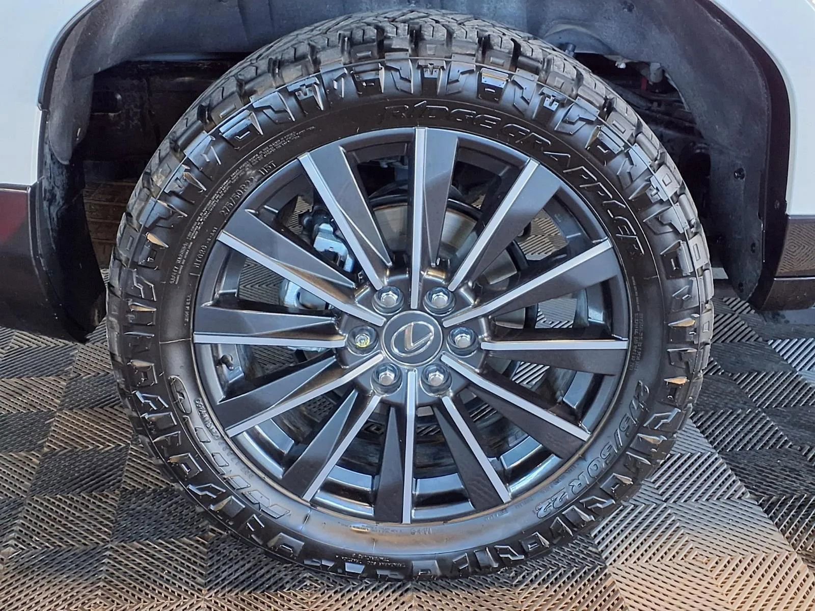 Used 2025 Lexus GX 550 w/ Accessory Package (31) image 7