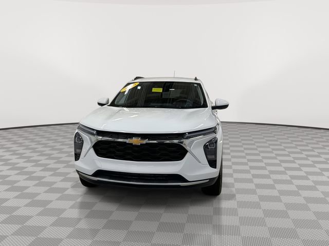 Certified 2025 Chevrolet Trax LT w/ LT Convenience Package image 4