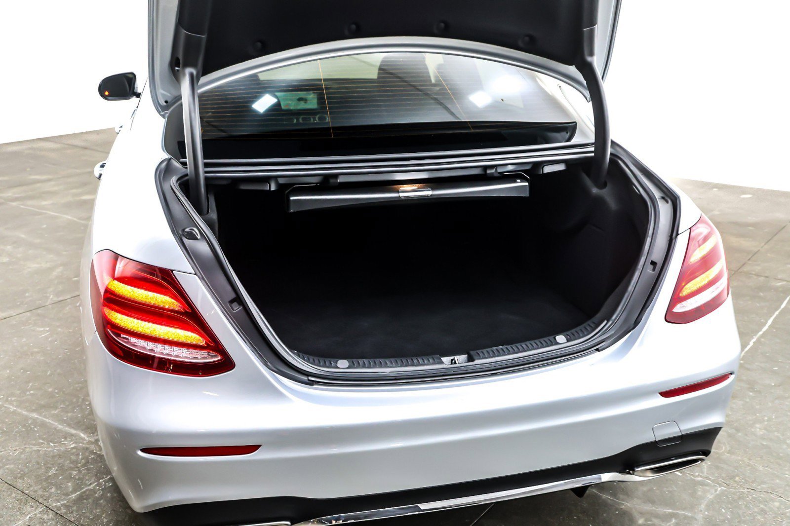 Used 2020 Mercedes-Benz E 350 Sedan image 24