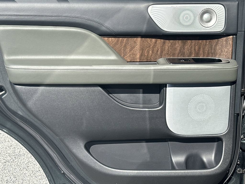 Used 2022 Lincoln Navigator Black Label image 23