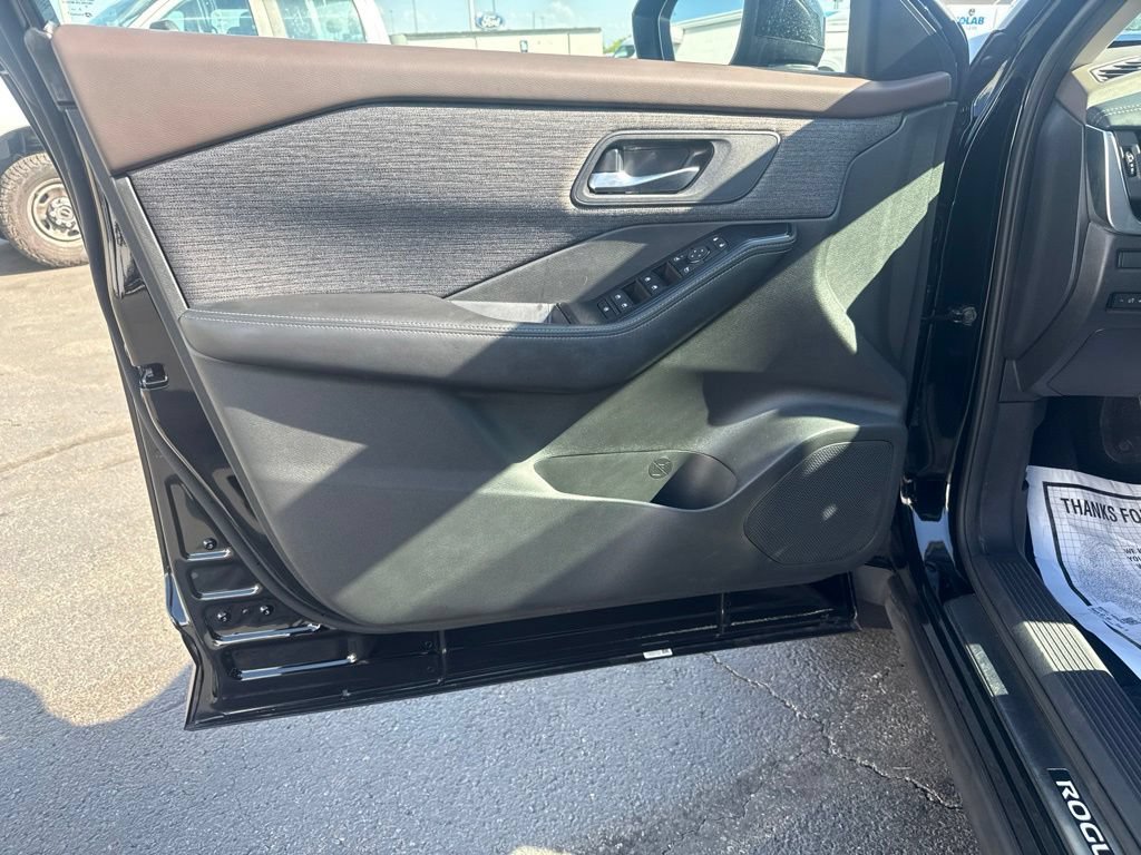 Used 2023 Nissan Rogue SV AWD/4WD image 10