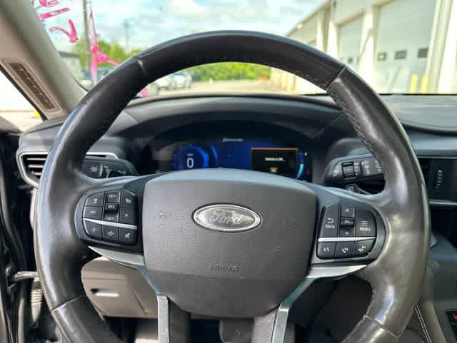 Used 2020 Ford Explorer Platinum w/ Premium Technology Package AWD/4WD image 11