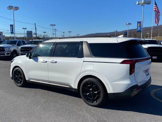 Used 2025 Kia Carnival SX w/ SX Dark Edition Package image 3