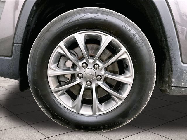 Used 2019 Jeep Cherokee Latitude Plus w/ Cold Weather Group AWD/4WD image 8