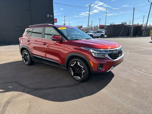 Used 2025 Kia Seltos SX w/ SX Sunroof Package image 2
