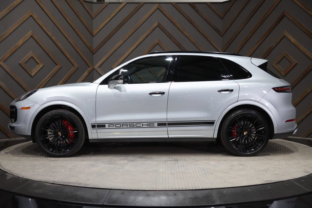 Used 2022 Porsche Cayenne Turbo image 3