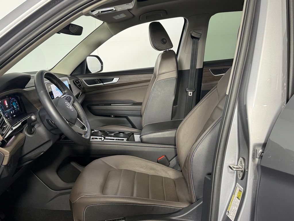 Used 2024 Volkswagen Atlas SEL AWD/4WD image 23