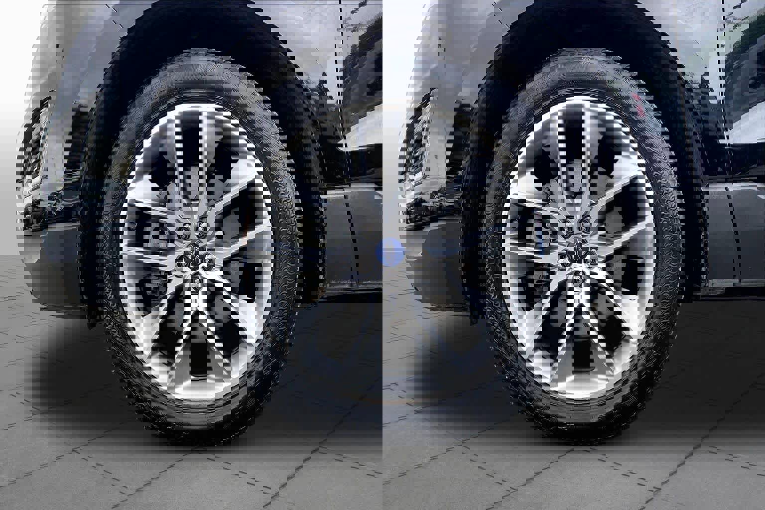 Used 2017 Ford Edge Titanium w/ Equipment Group 302A image 10