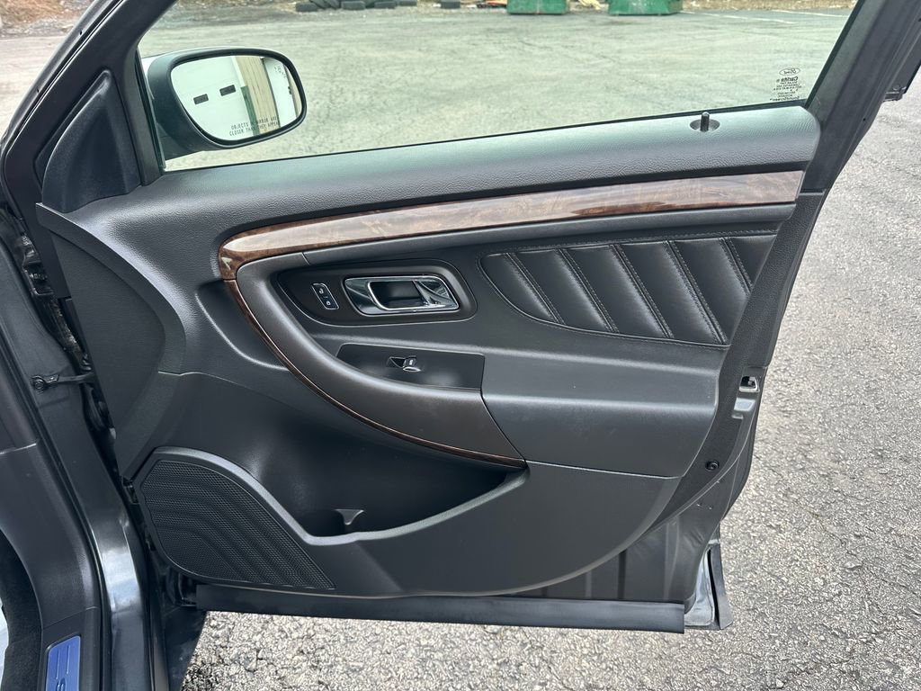 Used 2016 Ford Taurus Limited w/ Equipment Group 301A AWD/4WD image 33