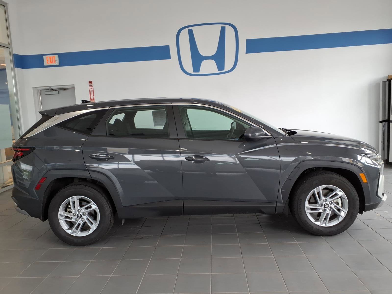 Certified 2025 Hyundai Tucson SE image 4