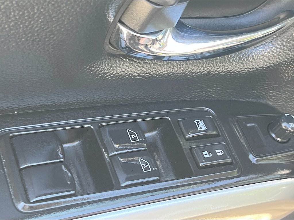 Used 2024 Nissan Titan SV w/ SV Convenience Package AWD/4WD image 17