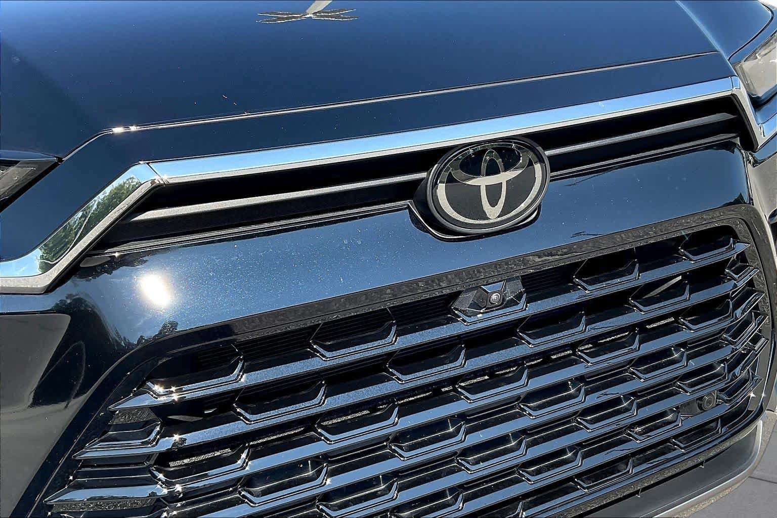 Used 2025 Toyota Grand Highlander AWD image 30