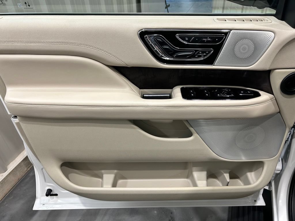 Used 2021 Lincoln Navigator L Reserve AWD/4WD image 7