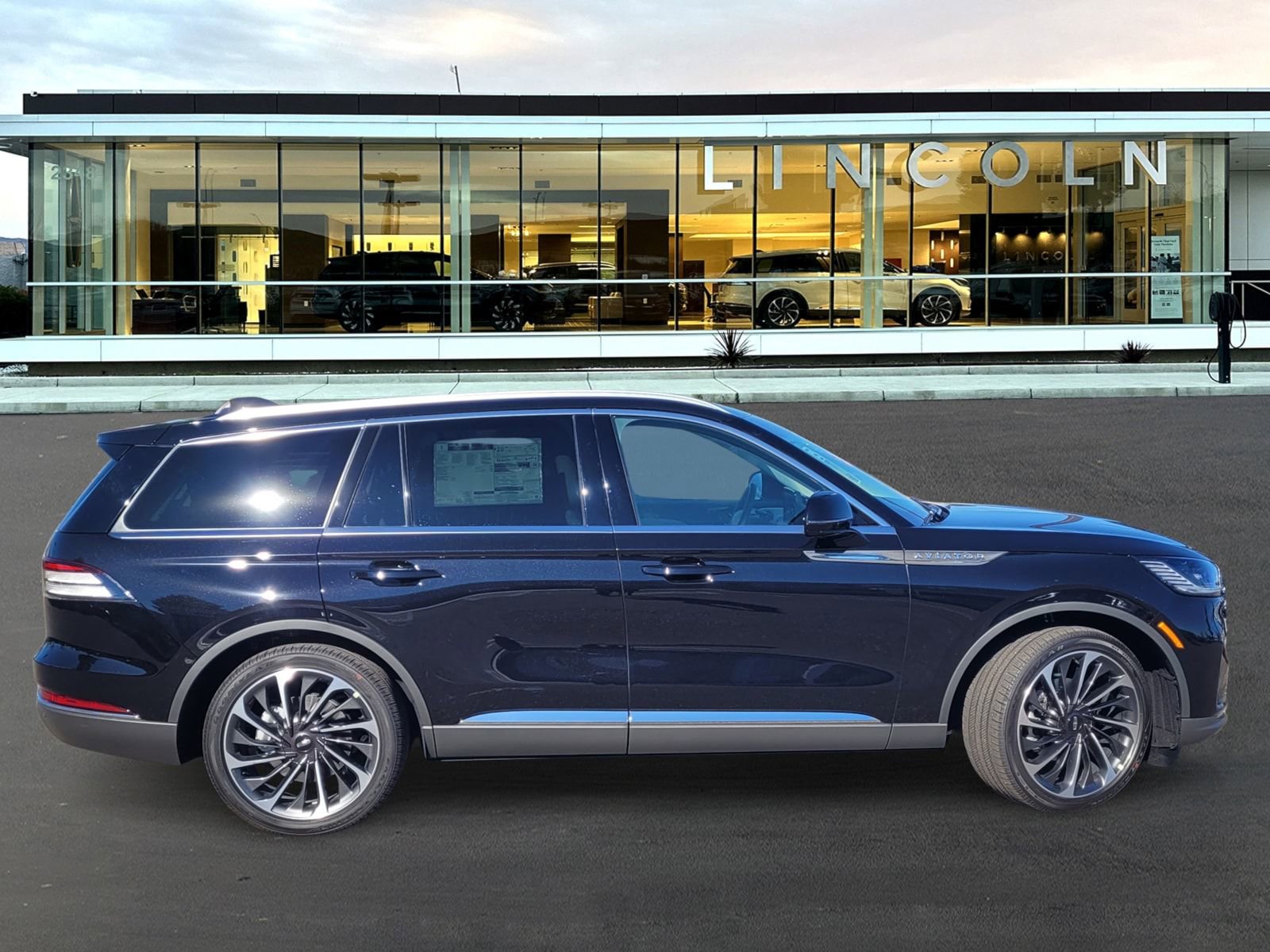 New 2025 Lincoln Aviator Reserve w/ Equipment Group 201A image 3