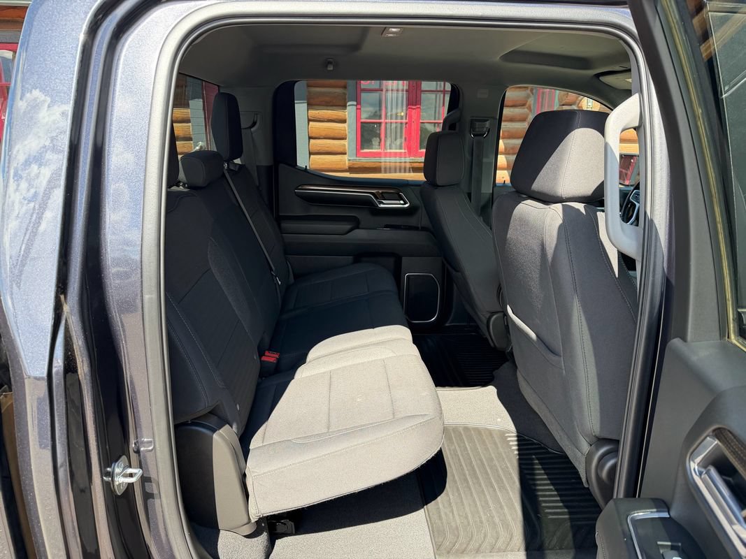 Used 2023 Chevrolet Silverado 1500 LT AWD/4WD image 28