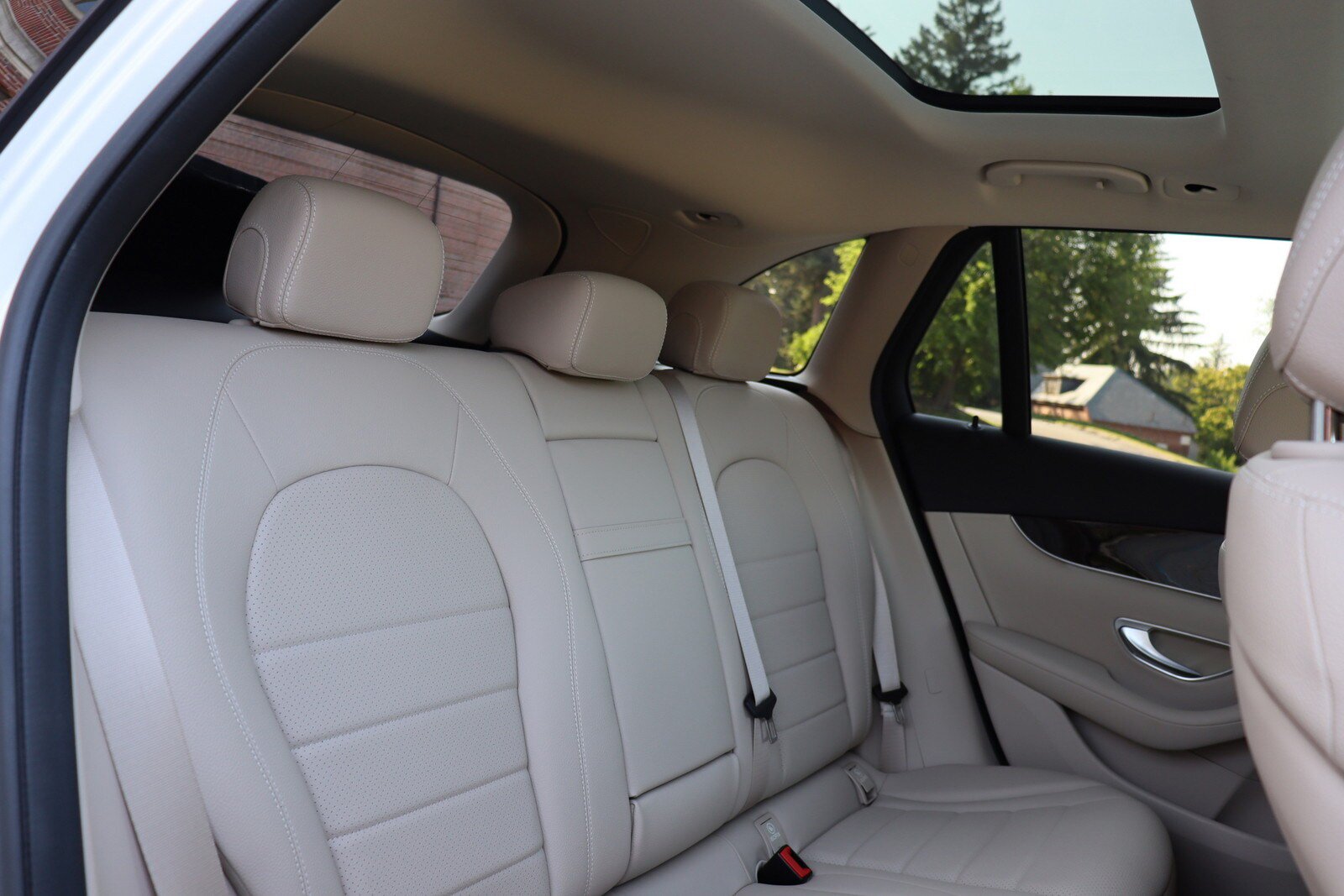 Used 2020 Mercedes-Benz GLC 350e 4MATIC w/ Premium Package image 17
