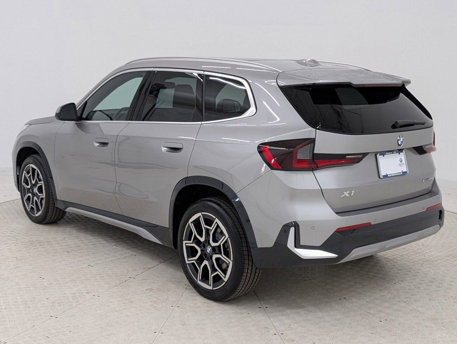 Used 2025 BMW X1 xDrive28i w/ Convenience Package AWD/4WD image 3