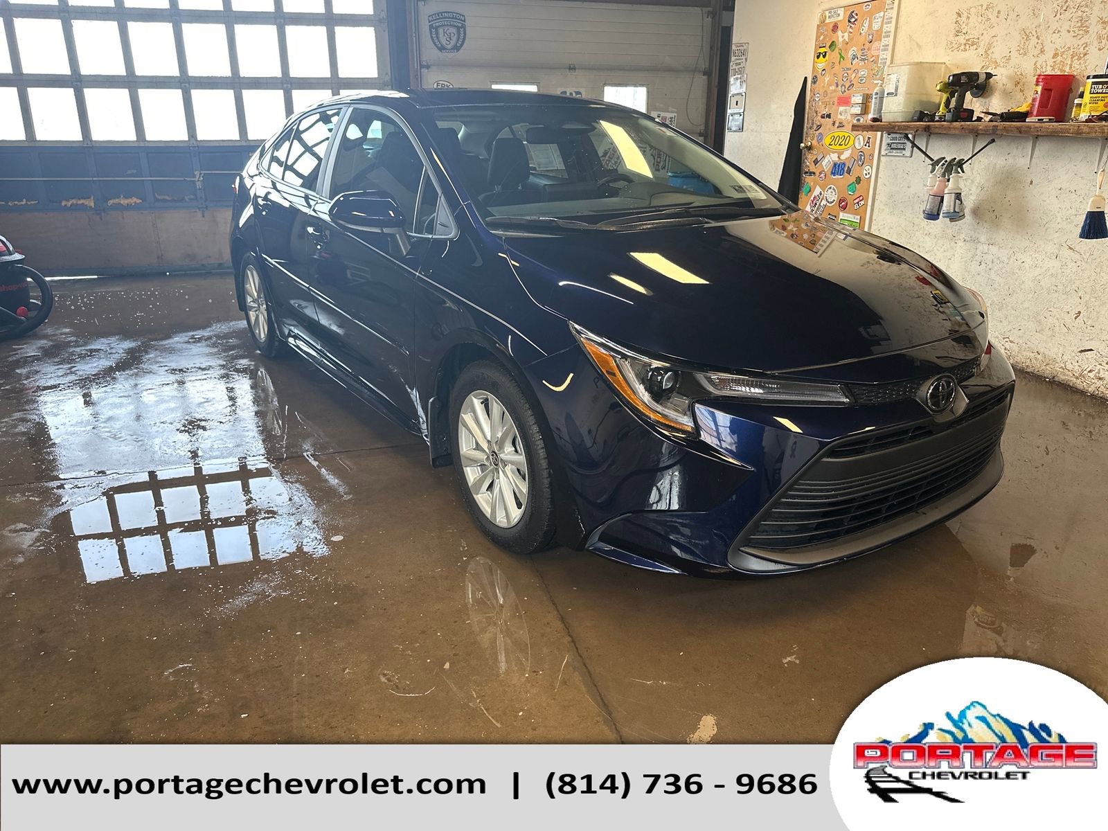 Used 2025 Toyota Corolla LE w/ LE Premium Package image 8