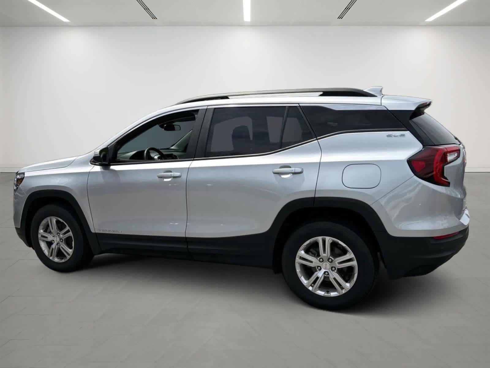 Used 2022 GMC Terrain SLE w/ Driver Convenience Package AWD/4WD image 3