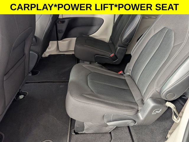 Used 2022 Chrysler Voyager LX image 24