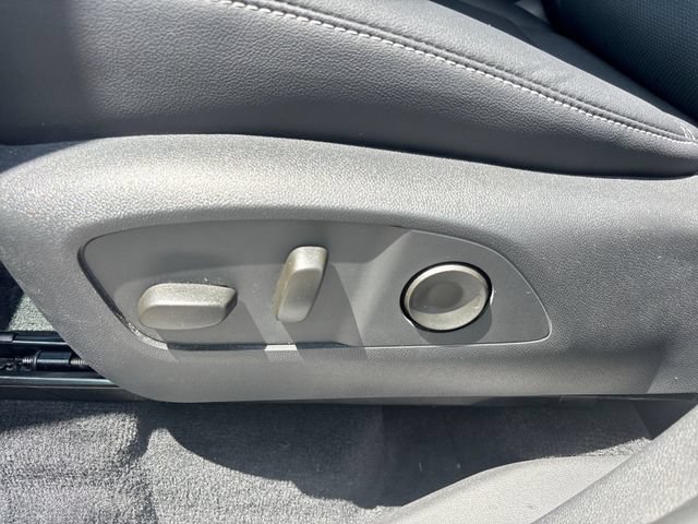 Used 2025 Chevrolet Traverse LT FWD image 12