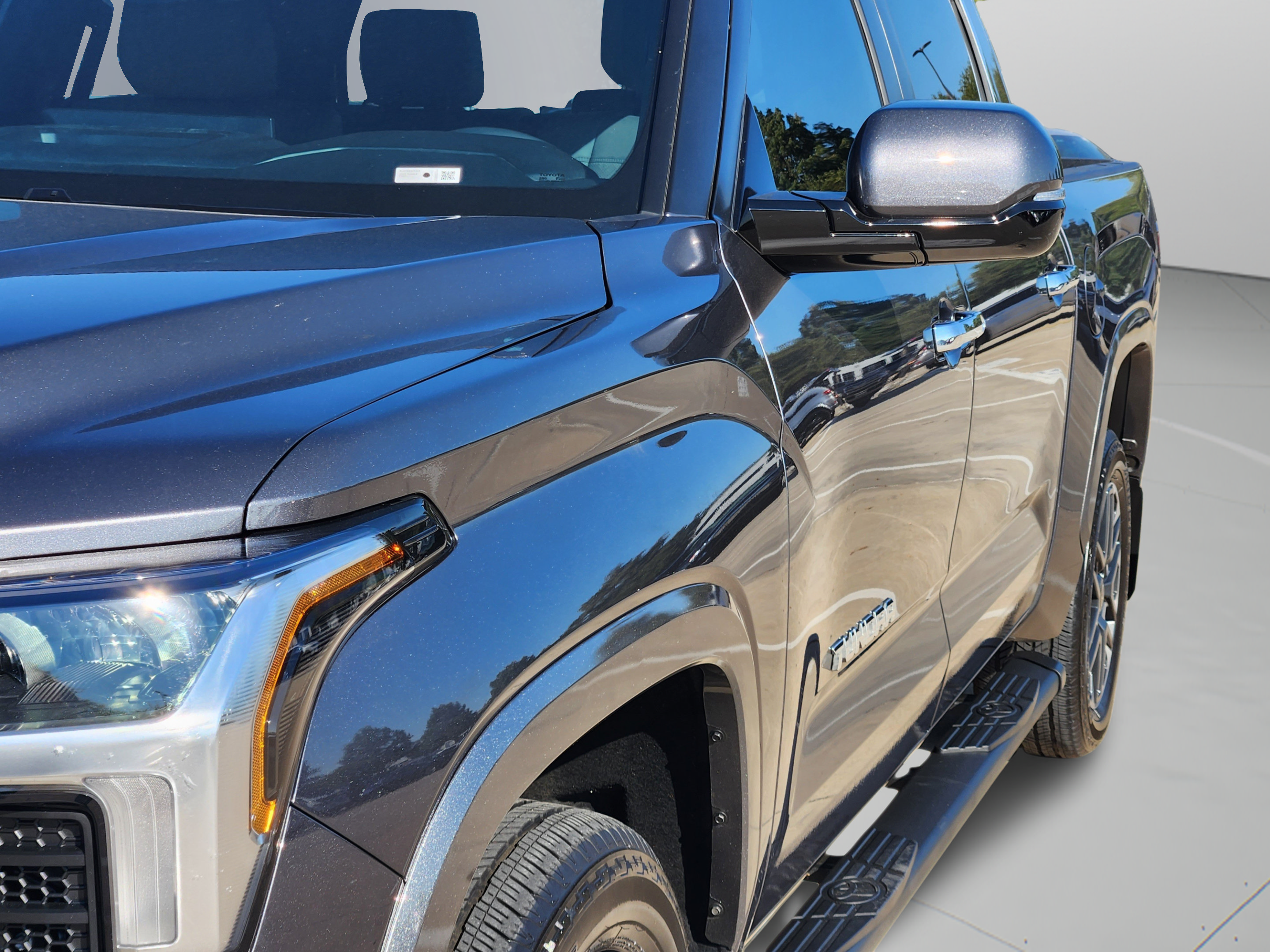 Used 2025 Toyota Tundra Limited AWD/4WD image 36