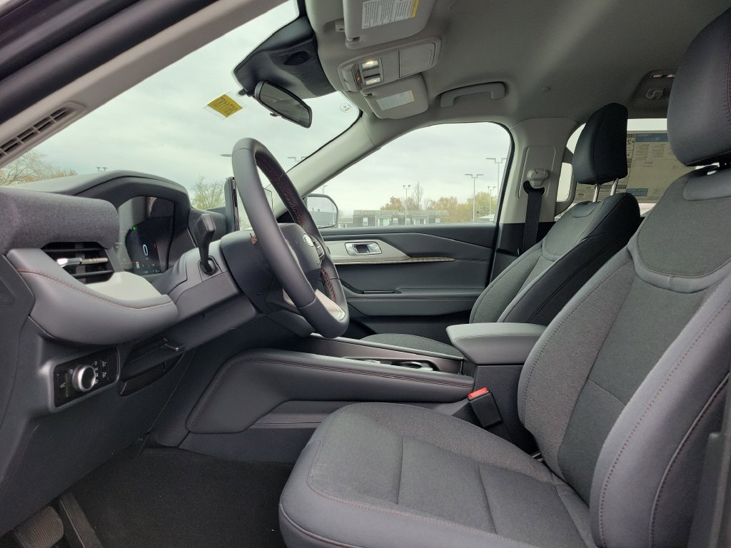 New 2026 Ford Explorer Active RWD image 16