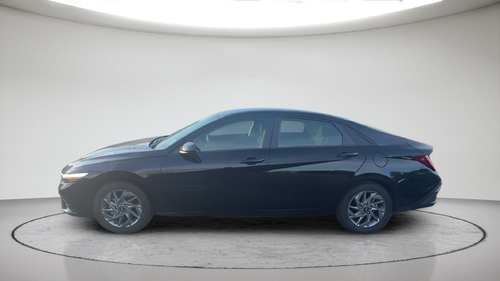 Used 2026 Hyundai Elantra Hybrid w/ Cargo Package FWD image 10