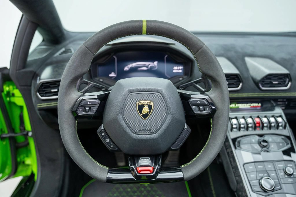 Used 2019 Lamborghini Huracan Performante AWD/4WD image 37