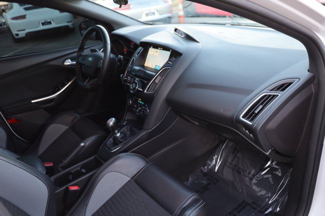 Used 2017 Ford Focus ST w/ Equipment Group 401A FWD image 43
