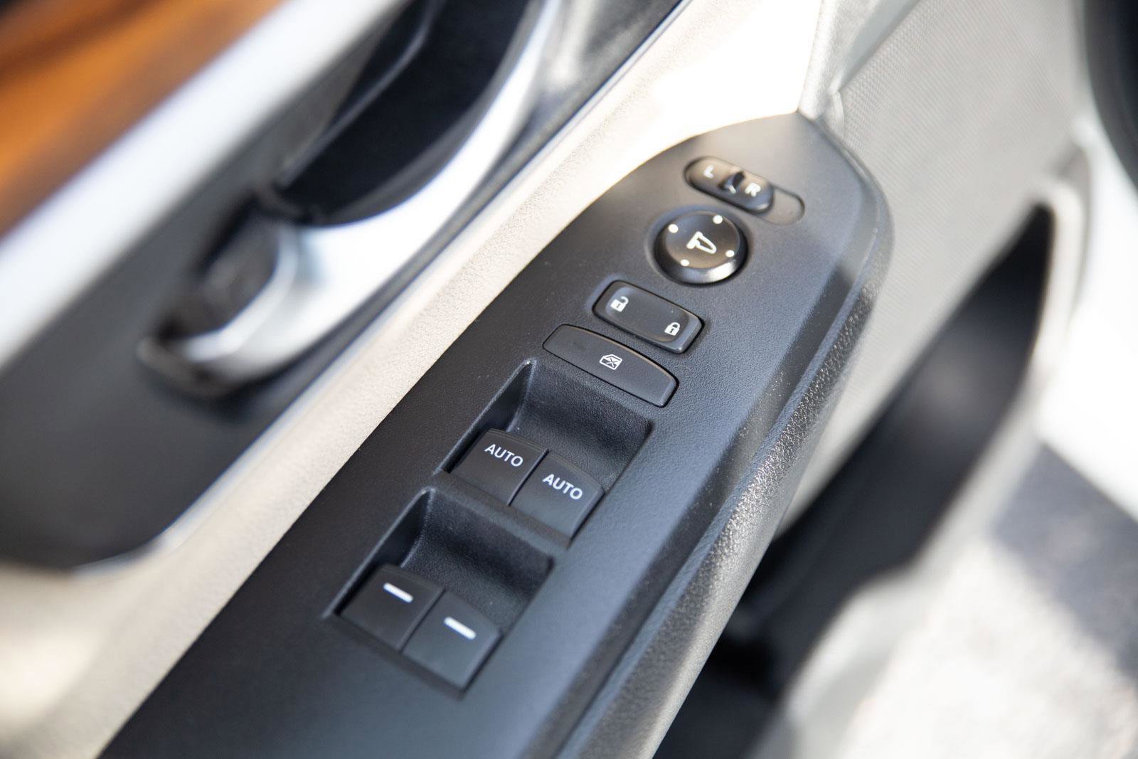 Used 2019 Honda CR-V EX image 4