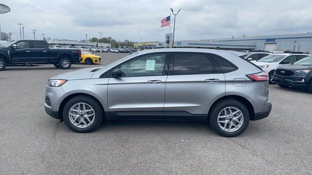 New 2024 Ford Edge SE image 3