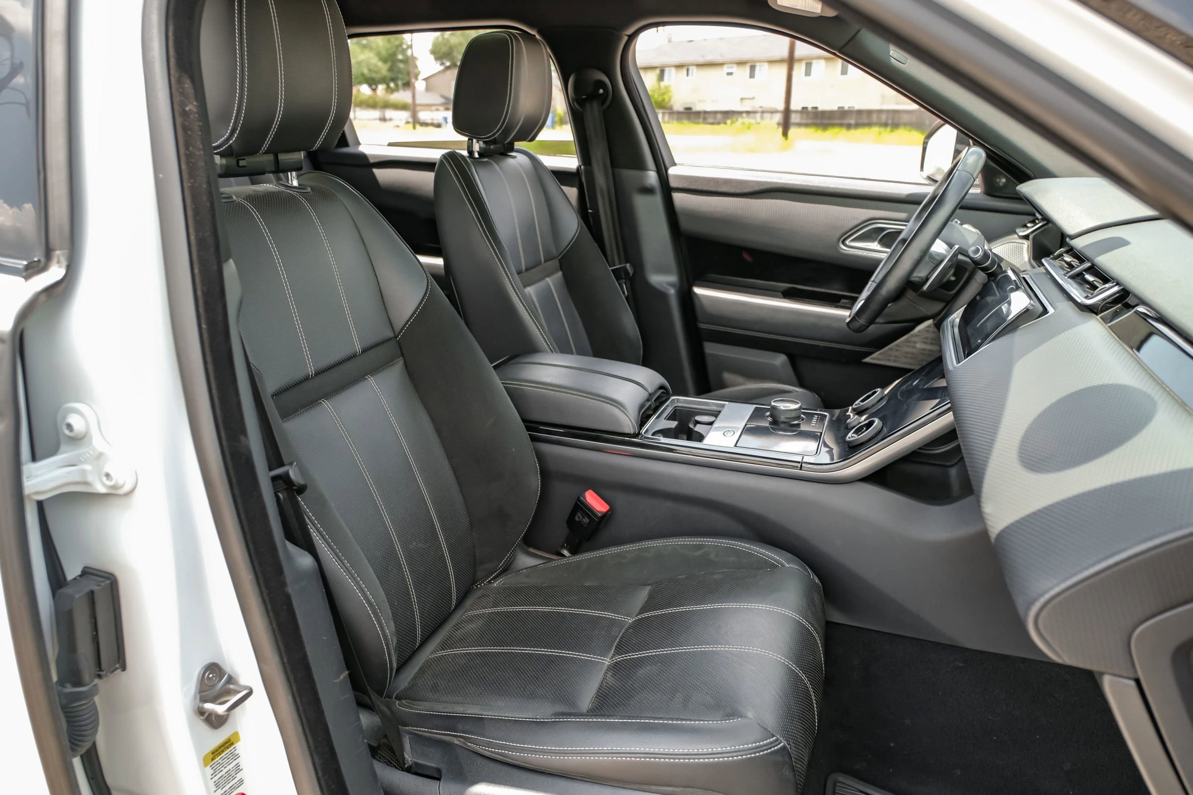 Used 2018 Land Rover Range Rover Velar R-Dynamic SE image 30