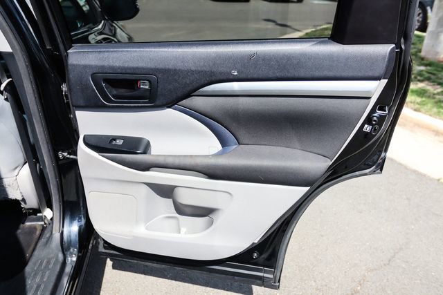 Used 2014 Toyota Highlander LE AWD/4WD image 47