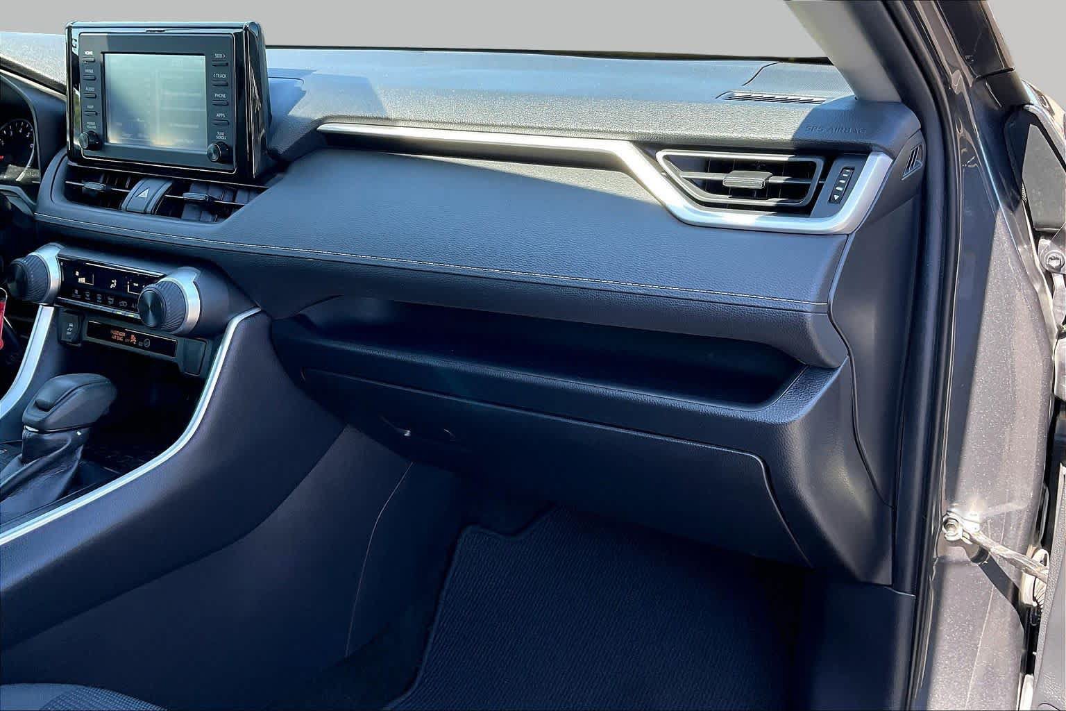 Used 2019 Toyota RAV4 LE w/ Carpet Mat Package FWD image 18