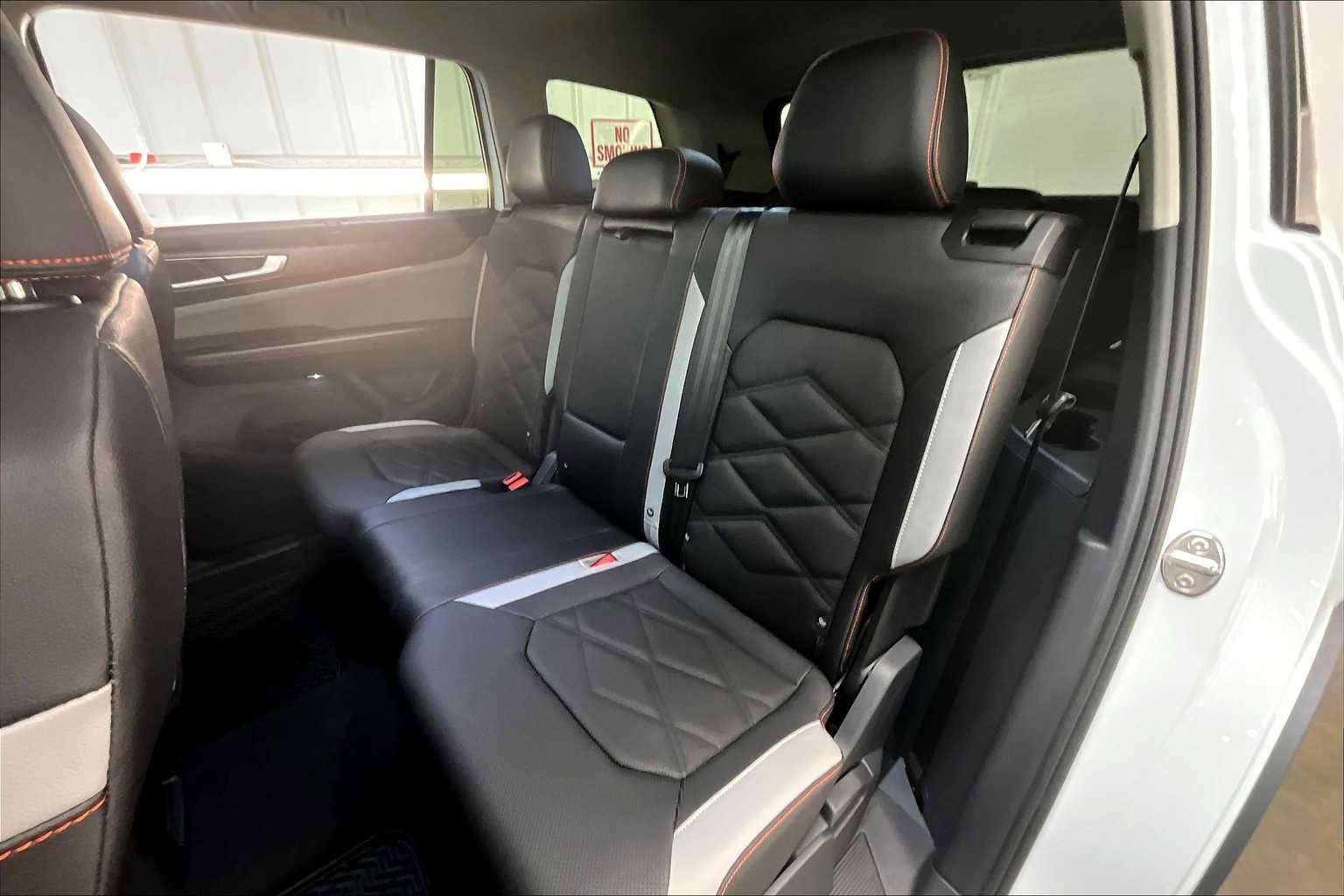 New 2025 Volkswagen Atlas Peak Edition SE image 12