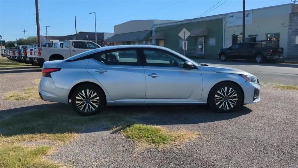 Used 2024 Nissan Altima 2.5 SV image 9
