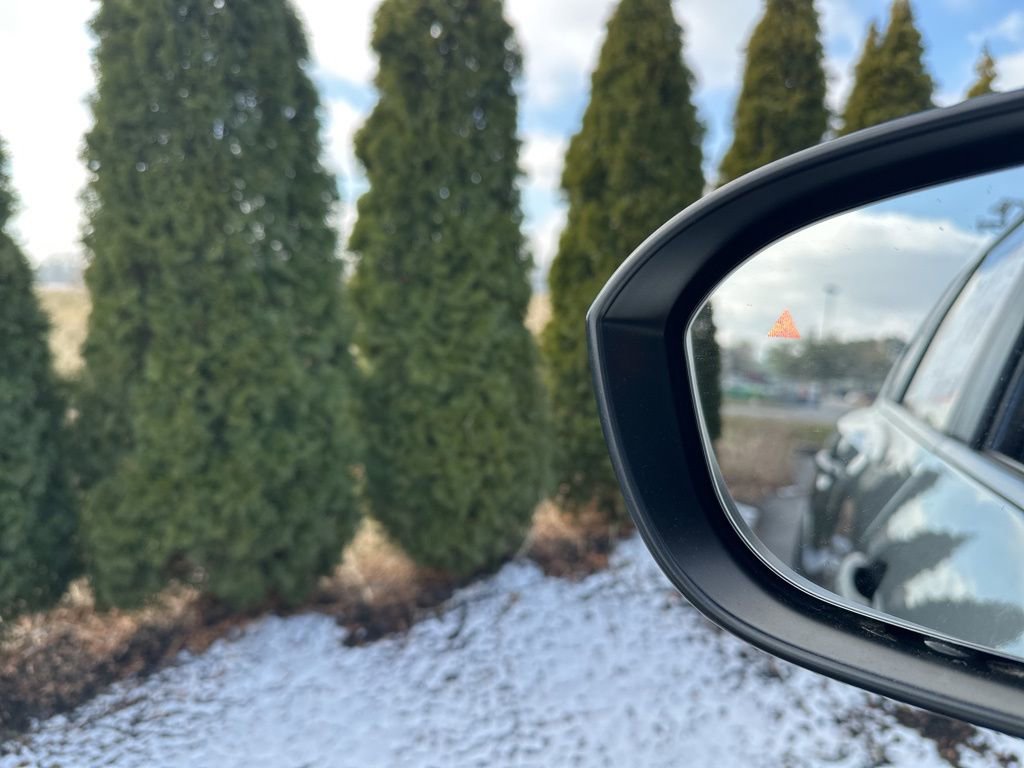 Used 2023 Nissan Rogue S image 15