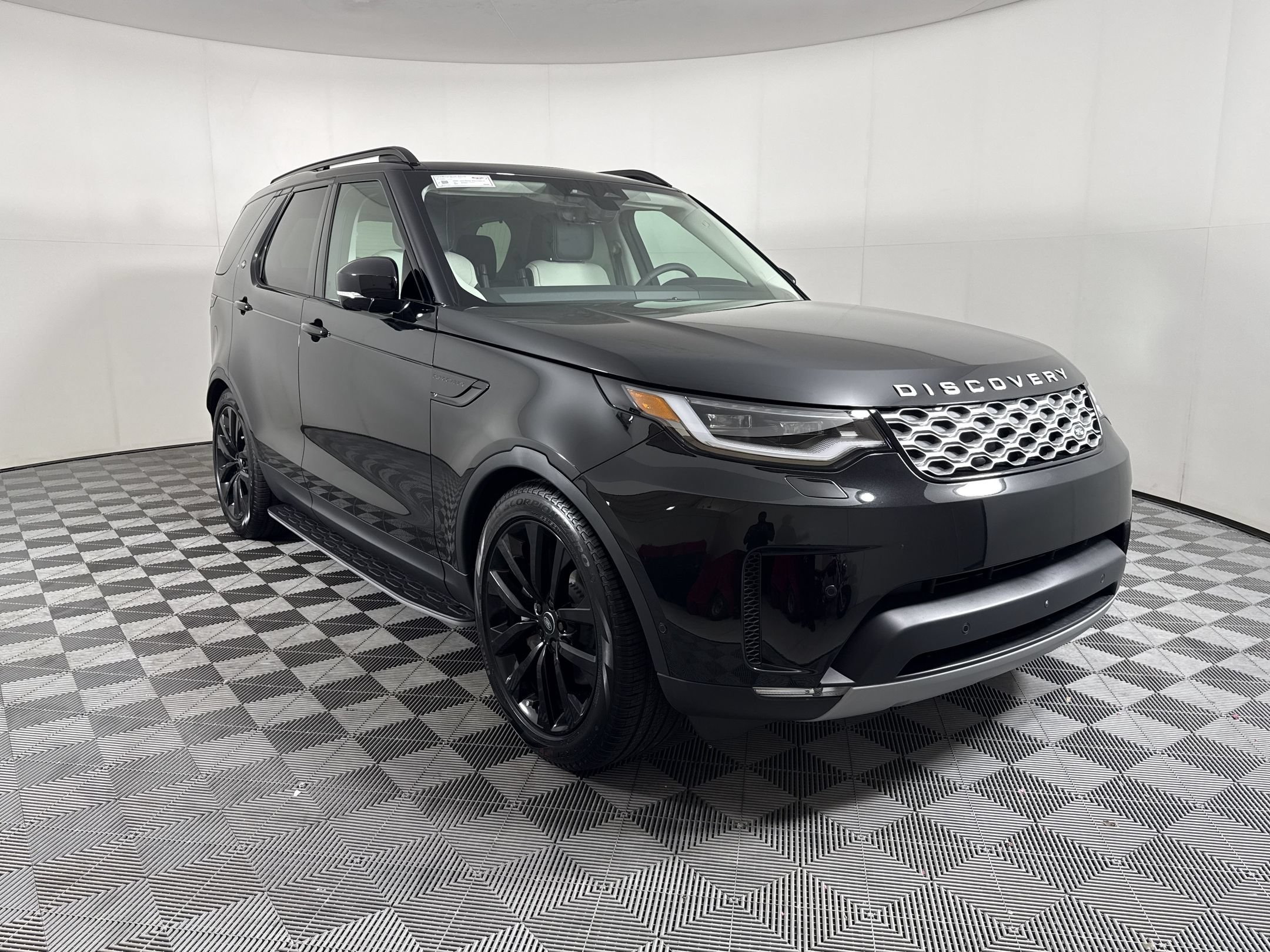 New 2026 Land Rover Discovery S AWD/4WD image 7