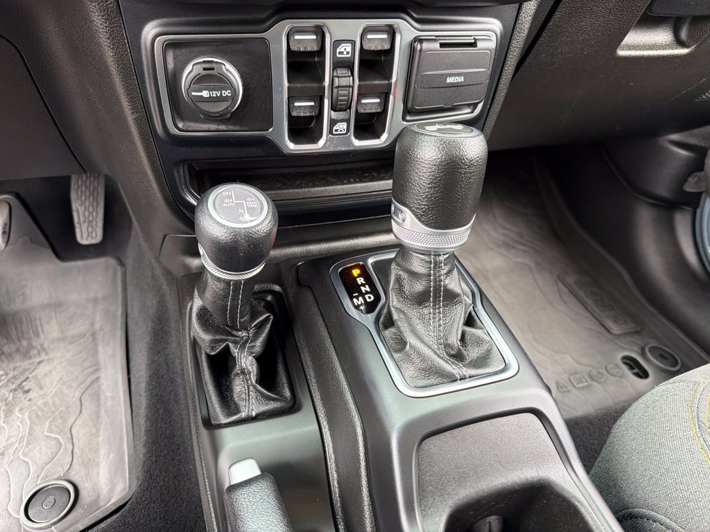 Used 2024 Jeep Wrangler Unlimited w/ Convenience Group AWD/4WD image 14