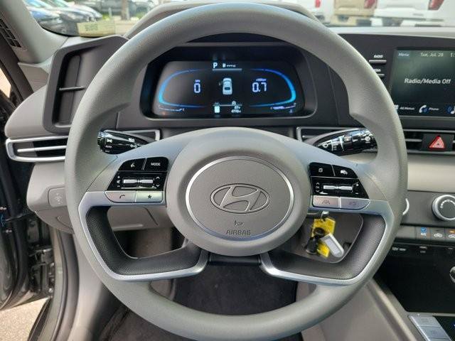 Certified 2026 Hyundai Elantra SE FWD image 25