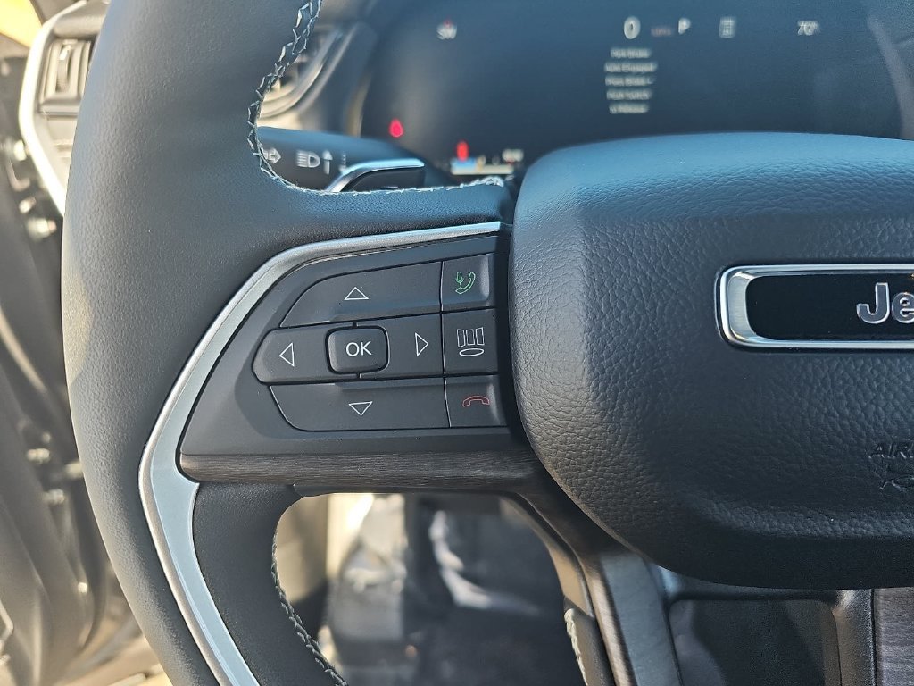 Used 2026 Jeep Grand Cherokee Limited AWD/4WD image 17
