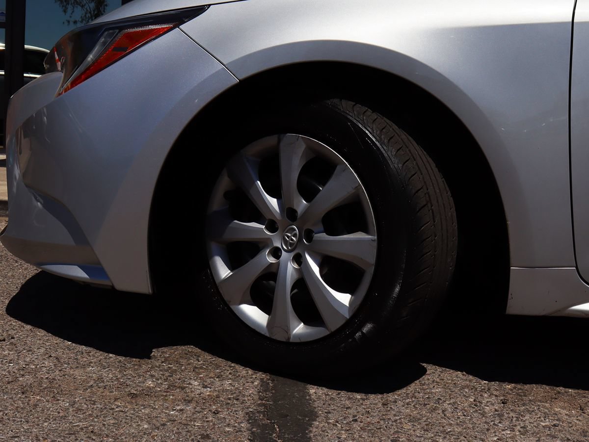 Used 2022 Toyota Corolla LE w/ Carpet Mat Package (TMS) FWD image 5