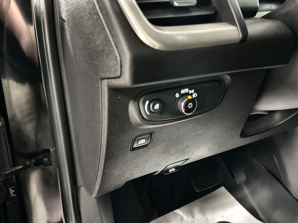 Used 2023 GMC Terrain SLE FWD image 16