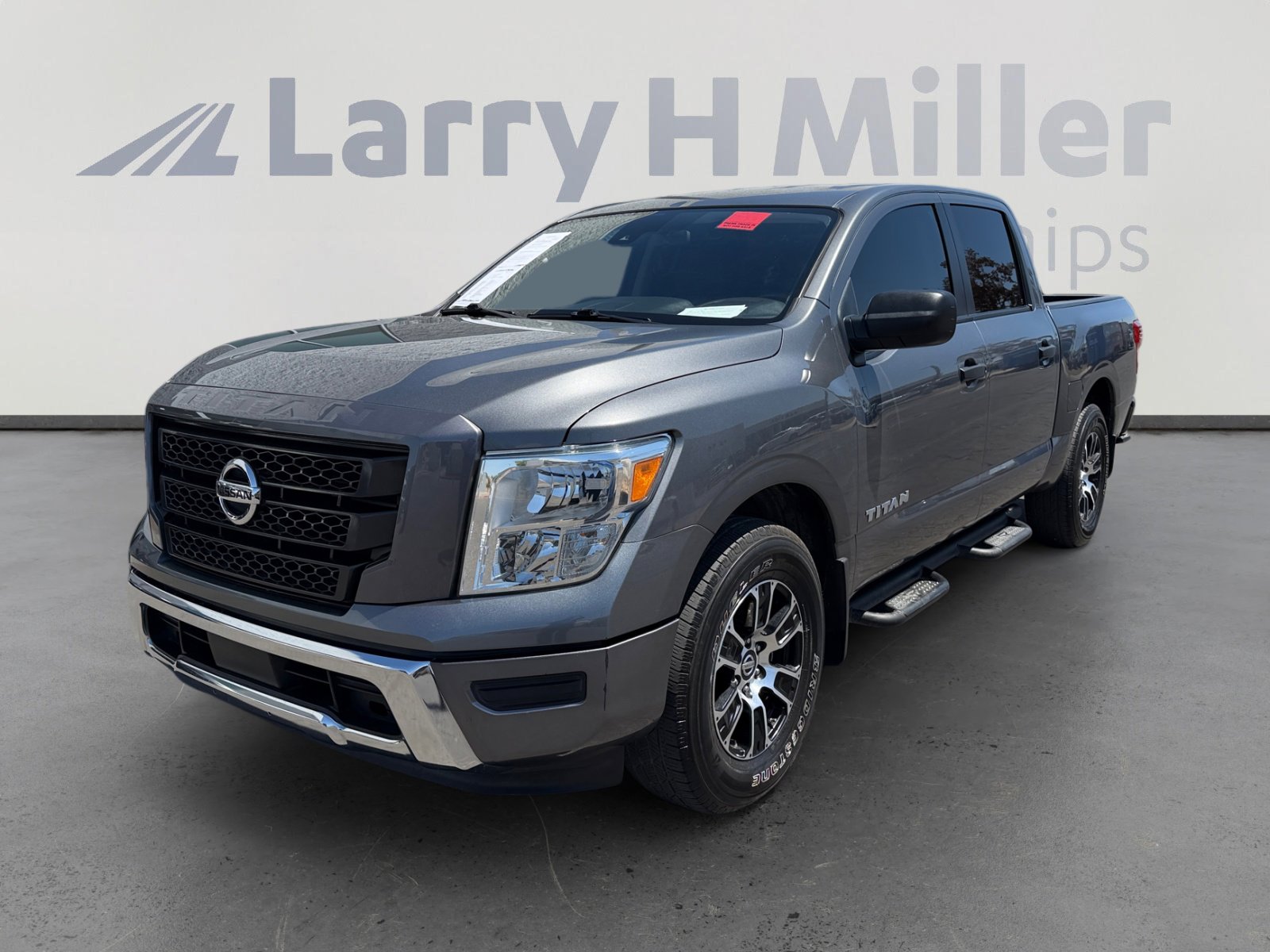Used 2022 Nissan Titan SV w/ Accessory Utility Package RWD image 1