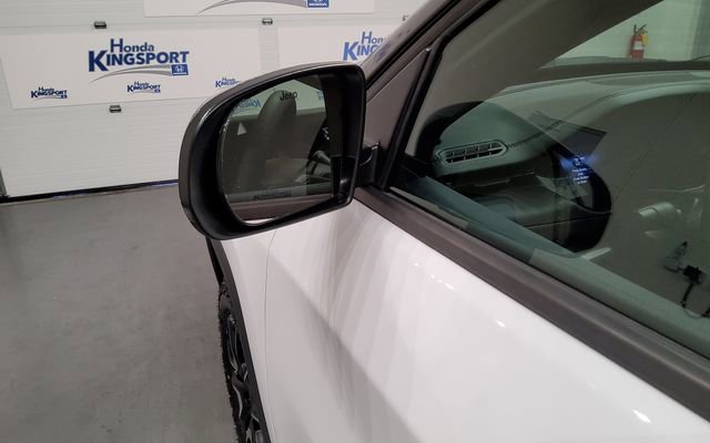 Used 2025 Jeep Compass Trailhawk AWD/4WD image 14