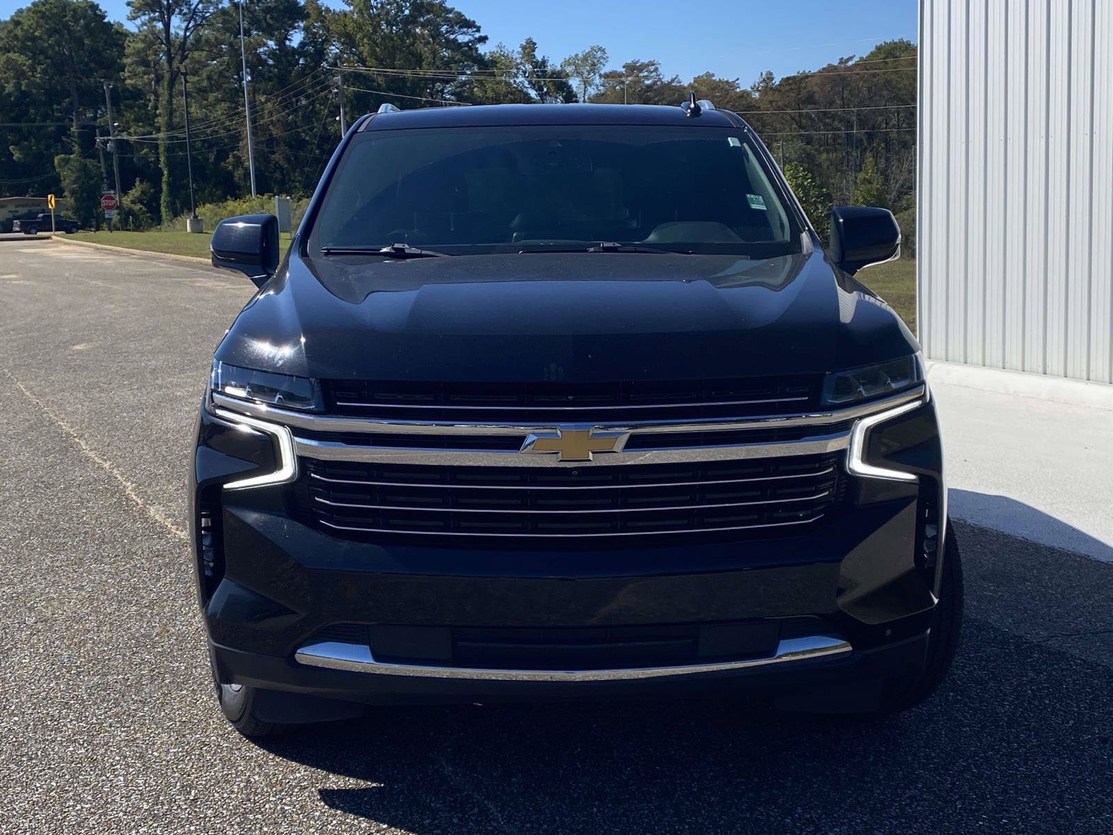 Used 2023 Chevrolet Tahoe LT w/ Luxury Package RWD image 2