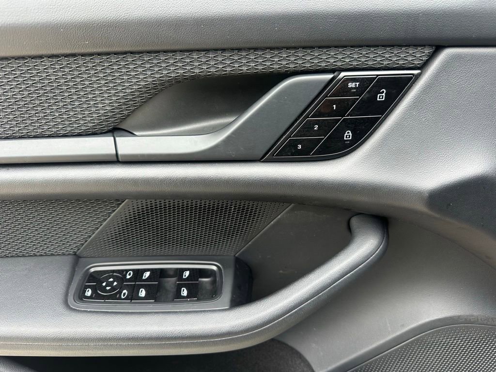 Certified 2021 Porsche Taycan Turbo w/ Premium Package AWD/4WD image 17