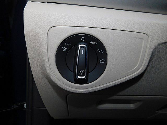 Used 2023 Volkswagen Atlas SEL Premium image 23