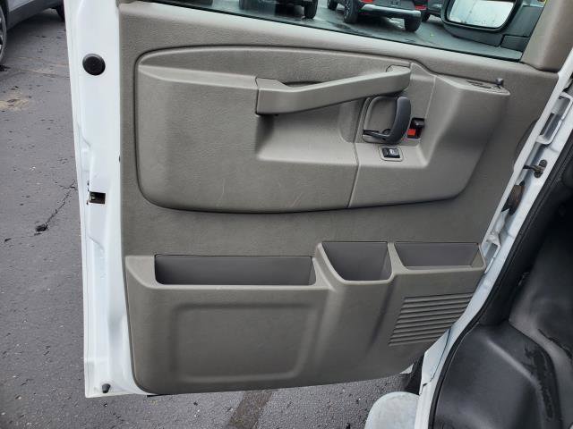 Used 2023 GMC Savana 2500 w/ Driver Convenience Package image 6